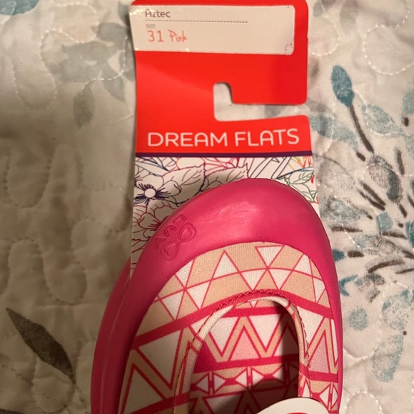 1/$10 of 2/$15 LUV DREAM FLATS Aztec Pink Euro size 31 (13-13.5) - Picture 3 of 4